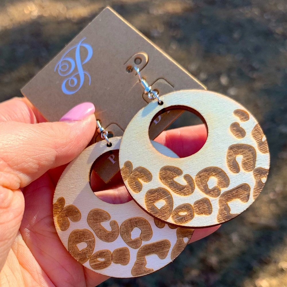 NWT Wood Burned Animal Print Circle Ring Earrings